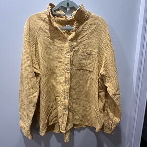J crew 100% cotton gauze bottom down shirt in yellow. Super soft